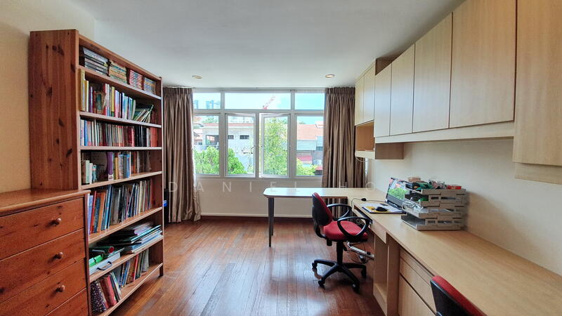 For Rent - Clementi area. Faber Drive. Large and comfortable room.