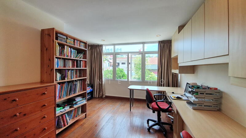 For Rent - Clementi area. Faber Drive. Large and comfortable room.