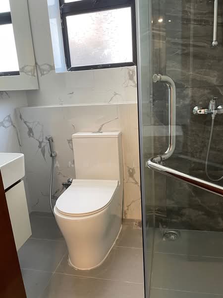 Botanic Gardens Mansion, 2 Taman Serasi, 3 Bedrooms, 1,754 sqft, Apartment For Rent, by Annie Lim, 23431897 - COMMON BATHROOM - PropertyGuru.com.sg