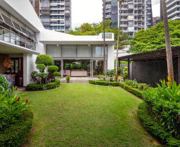 For Sale - Bungalow 2.5 storey plus basement 7 bedroom and Courtyard