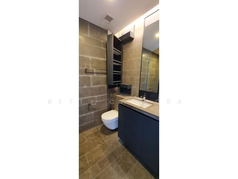 Skysuites @ Anson, 8 Enggor Street, Chinatown / Tanjong Pagar, 2 Bedrooms, 667 sqft, Condominium For Rent, by Betty Chandra, 23438019 - spacious bath with good ventilation - PropertyGuru.com.sg