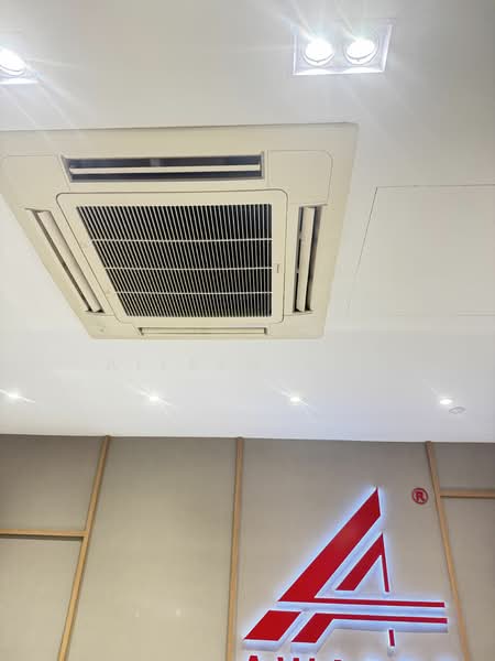 Ubi Techpark, 10 Ubi Crescent, 1,173 sqft, Light Industrial (B1) For Sale, by Aileen Yeo, 23438203 - CommercialGuru.com.sg
