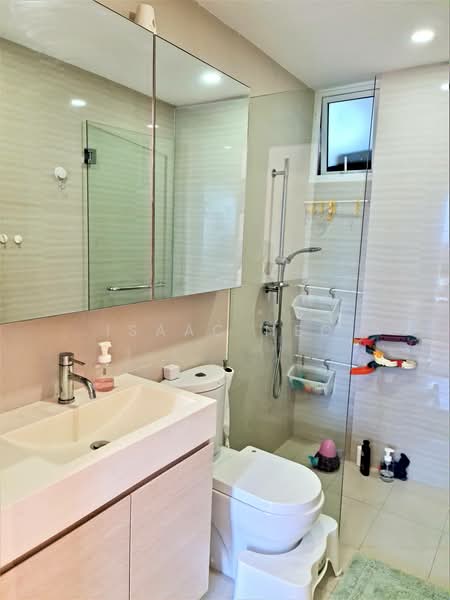 The Tampines Trilliant, 31 Tampines Central 7, 3 Bedrooms, 1,000 sqft, Executive Condominium For Sale, by Isaac Neo, 23440770 - Common Bathroom - PropertyGuru.com.sg