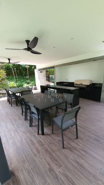 Outdoor Dining - Western