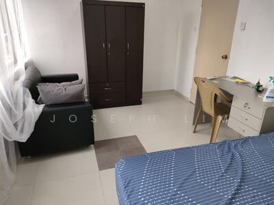 For Rent - Lucky Plaza