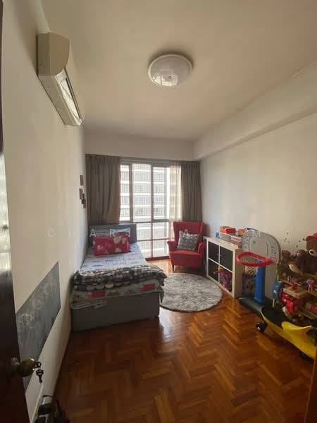 UE Square, 207 River Valley Road, 3 Bedrooms, 1,528 sqft, Condominium For Rent, by Charissa Lim, 23448044 - Common road - PropertyGuru.com.sg