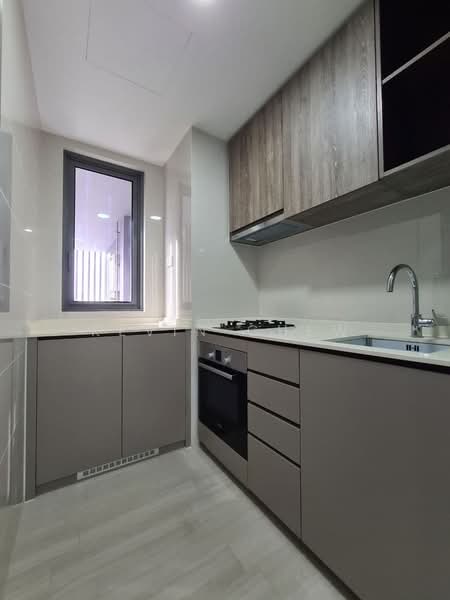 Forest Woods, , 2 Bedrooms, 732 sqft, Condominium For Rent, by Kevin Chew, 23449814 - Oven, Gas Stove and Sink and Tap - PropertyGuru.com.sg