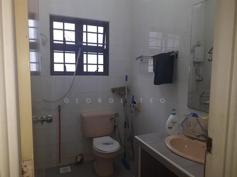 Thrift Drive, 30 thrift drive, Hougang / Punggol / Sengkang, 5 Bedrooms, 1,700 sqft, Terraced House For Rent, by George Teo, 23450538 - Common Toilet - PropertyGuru.com.sg