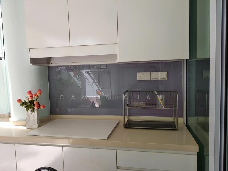 Kitchen cabinet and counter