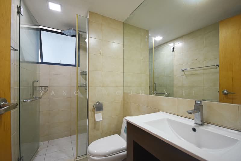 Blue Horizon, 23 West Coast Crescent, 4 Bedrooms, 1,152 sqft, Condominium For Rent, by Yang (Young) Li, 23464346 - common bath - PropertyGuru.com.sg