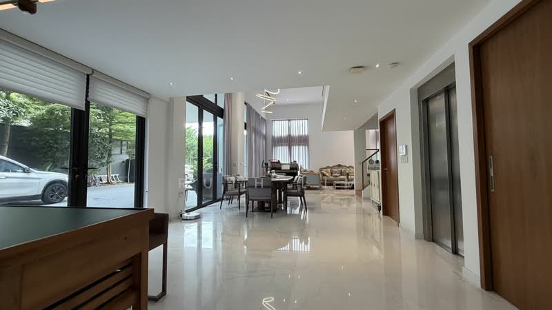 3.5 storey with basement freehold Bungalow in Charlton for sale, charlton lane, 5 Bedrooms, 9,699 sqft, Bungalow House For Sale, by Ruth Lim, 23470545 - PropertyGuru.com.sg