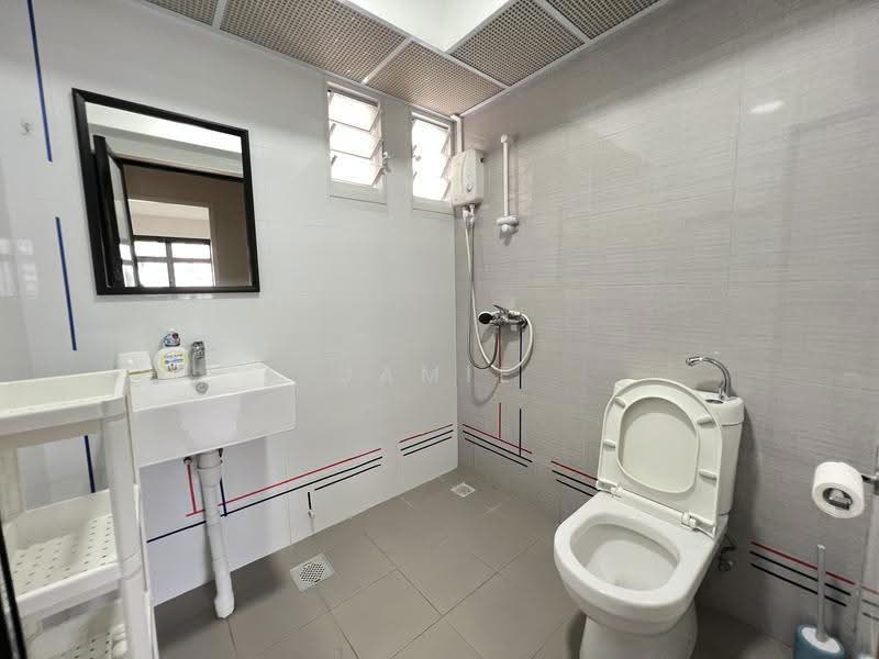 618B Tampines Street 61, 618B Tampines Street 61, 3 Bedrooms, 1,216 sqft, HDB Flat For Rent, by Jamie Lee, 23473816 - Bathroom - PropertyGuru.com.sg