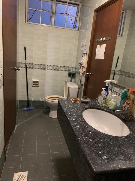 Eden Crest, 14 Eden Grove, Room Rental, 150 sqft, Terraced House For Rent, by Emily Foo, 23473826 - Toilets - PropertyGuru.com.sg