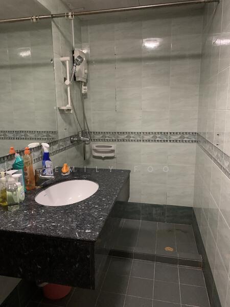 Eden Crest, 14 Eden Grove, Room Rental, 150 sqft, Terraced House For Rent, by Emily Foo, 23473826 - Toilets - PropertyGuru.com.sg