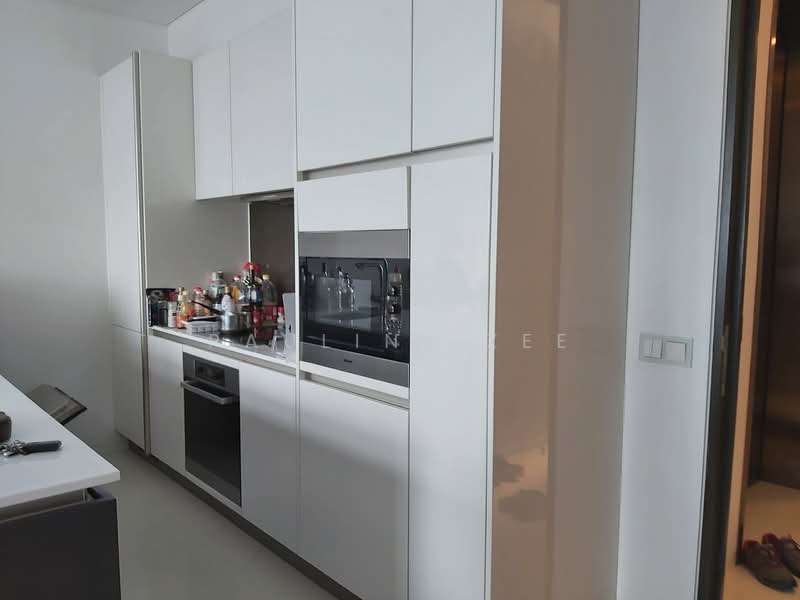 Scotts Square, 8 Scotts Road, 3 Bedrooms, 1,249 sqft, Apartment For Rent, by Pauline Zee, 23475143 - PropertyGuru.com.sg