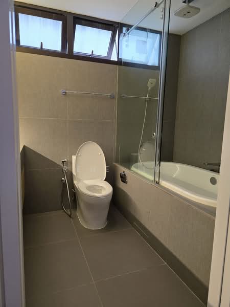 Garden Apartment, 25 Orange Grove Road, 4 Bedrooms, 2,475 sqft, Apartment For Rent, by Rene Lim, 23485389 - Master bedroom bathroom - PropertyGuru.com.sg