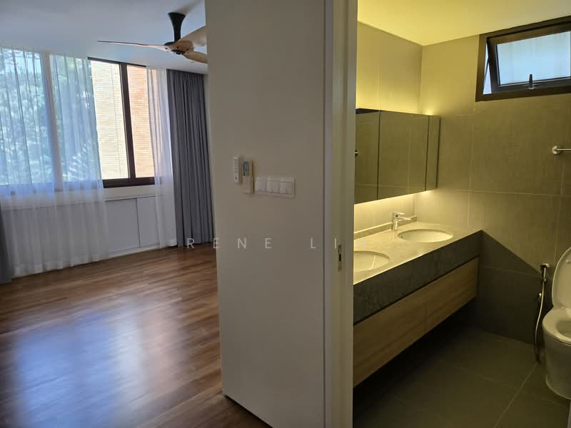 Garden Apartment, 25 Orange Grove Road, 4 Bedrooms, 2,475 sqft, Apartment For Rent, by Rene Lim, 23485389 - Master bedroom with ensuite - PropertyGuru.com.sg