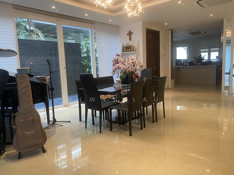 Spacious Dining Area