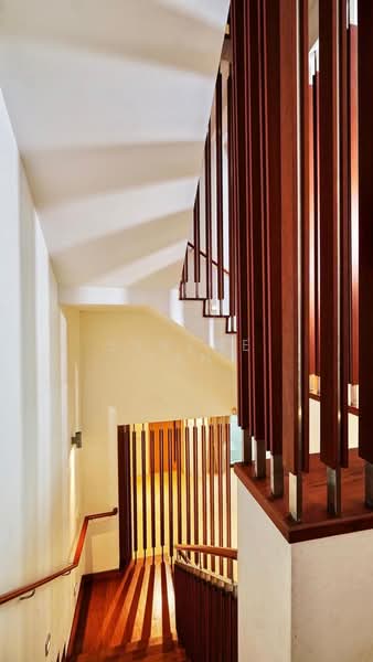 Mount Rosie Terrace, Goldhill Ave, 5 Bedrooms, 4,500 sqft, Corner Terrace For Rent, by Serene Tan, 23500537 - PropertyGuru.com.sg