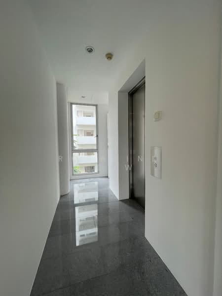 Balmoral Crest, 1 Balmoral Crescent, 2 Bedrooms, 1,109 sqft, Apartment For Rent, by Rosalind Teow, 23508737 - Private Lift Lobby - PropertyGuru.com.sg