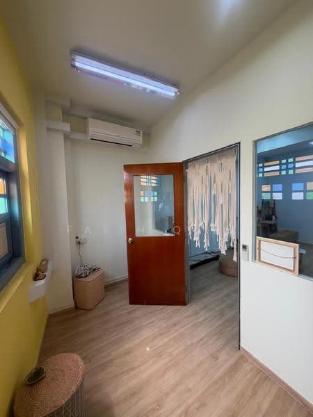 The Sunflower, 10 Lorong 28 Geylang, Eunos / Geylang / Paya Lebar, 280 sqft, Office For Rent, by Faith Quek, 23513905 - Interior - CommercialGuru.com.sg