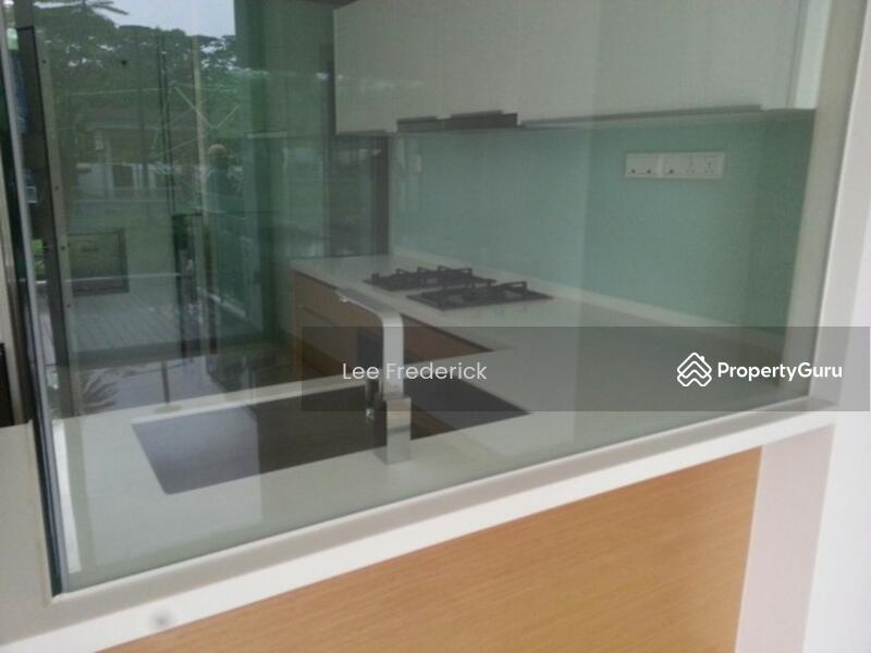 Wet kitchen with glass panel