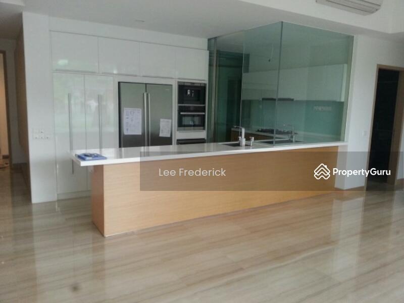Living and dry kitchen
