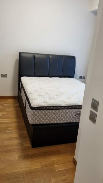 Private 1 bedroom without bed with mattress.