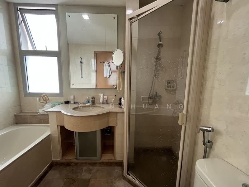 Hillview Regency, 28 Bukit Batok East Avenue 2, 3 Bedrooms, 1,109 sqft, Condominium For Rent, by Jialin Huang, 23520385 - PropertyGuru.com.sg