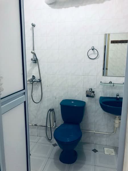 182 Stirling Road, 182 Stirling Road, 3 Bedrooms, 1,023 sqft, HDB Flat For Rent, by Ho See Keat, 23522309 - Toilet 2 - PropertyGuru.com.sg
