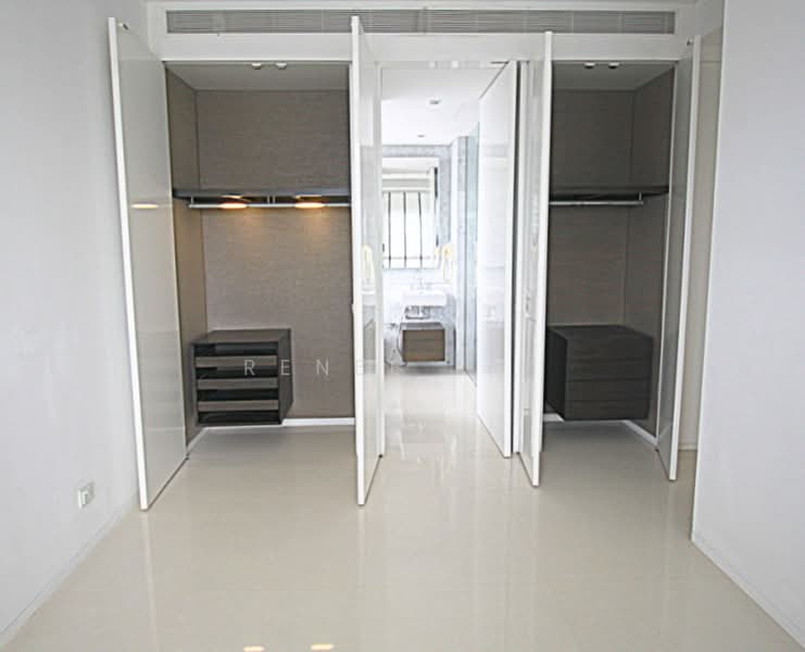 Scotts Square, 8 Scotts Road, 3 Bedrooms, 1,249 sqft, Apartment For Rent, by Renee Lim, 23523544 - Master wardrobe - PropertyGuru.com.sg