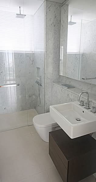 Scotts Square, 8 Scotts Road, 3 Bedrooms, 1,249 sqft, Apartment For Rent, by Renee Lim, 23523544 - Common Bathroom - PropertyGuru.com.sg