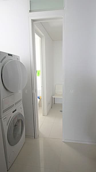 Scotts Square, 8 Scotts Road, 3 Bedrooms, 1,249 sqft, Apartment For Rent, by Renee Lim, 23523544 - Yard area - PropertyGuru.com.sg