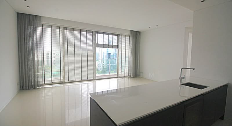Scotts Square, 8 Scotts Road, 3 Bedrooms, 1,249 sqft, Apartment For Rent, by Renee Lim, 23523544 - Open concept kitchen - PropertyGuru.com.sg
