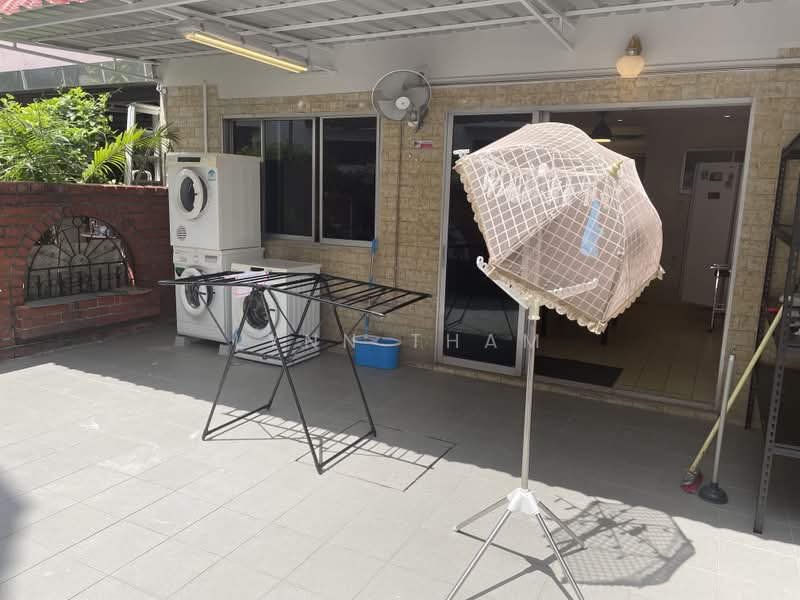 Golden Hill Estate, 86 Li Hwan Drive, Room Rental, 300 sqft, Terraced House For Rent, by Lynn Tham, 23529022 - Service Yard - PropertyGuru.com.sg