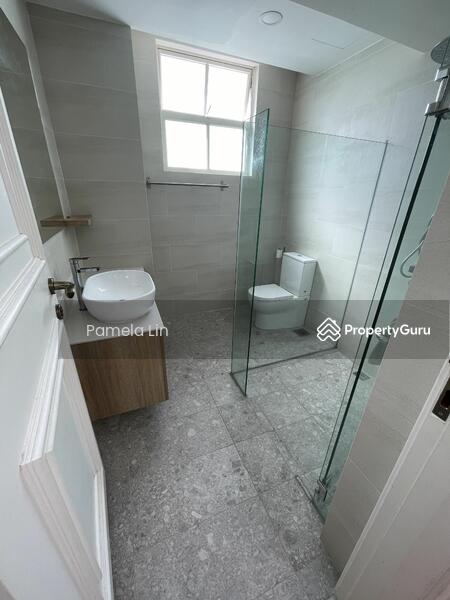 Common Bathroom 3