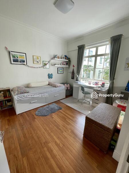 Spilt level 2 room, unblocked view with natural light coming into the room