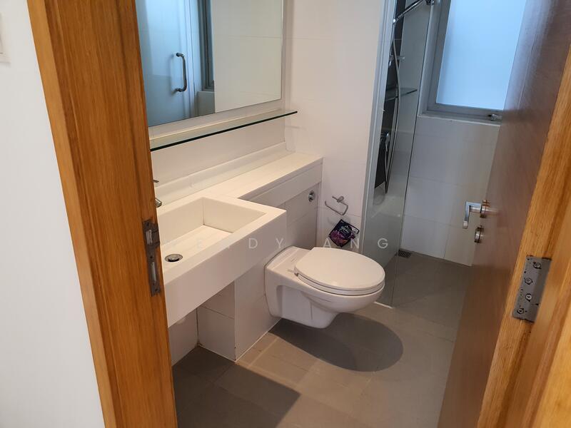 One Amber, 3 Amber Gardens, 4 Bedrooms, 1,701 sqft, Condominium For Rent, by Whendi Hong, 23530827 - Common Bathroom - PropertyGuru.com.sg