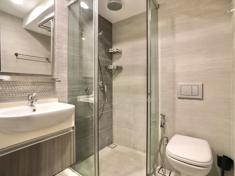 LIV on Sophia, 14 Adis Road, 2 Bedrooms, 538 sqft, Apartment For Rent, by William Oo, 23531422 - Junior Master Bath - PropertyGuru.com.sg