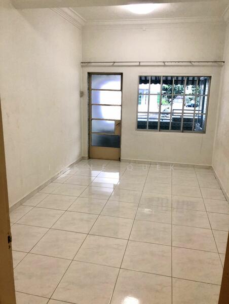 82 Tiong Poh Road, 82 Tiong Poh Road, Alexandra / Commonwealth, 3 Bedrooms, 1,100 sqft, Apartment For Sale, by Irene Quek, 23535855 - PropertyGuru.com.sg