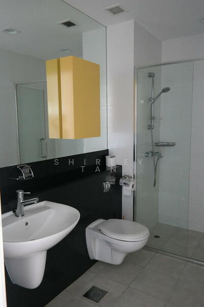 Junior master ensuite bathroom