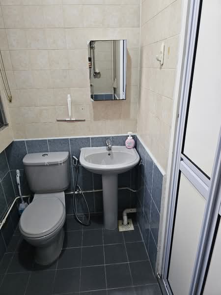 Ensuite window unit Bedok Siglap MRT Enquire Now ....., 214 Upper East Coast rd. All are Welcome..., Studio, 200 sqft, Condominium For Rent, by Khuna Paul, 23537199 - PropertyGuru.com.sg