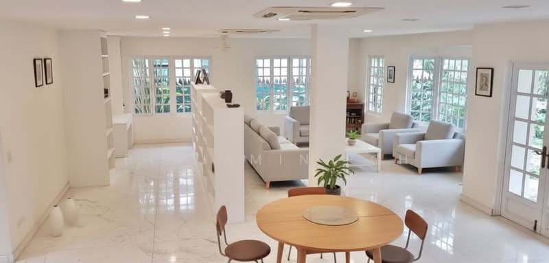 ORIG CORNER TERR NEAR PARK AND AMENITIES!!!, SERANGOON, LORONG CHUAN VICINITY, 4 Bedrooms, 2,500 sqft, Corner Terrace For Sale, by Benjamin Poh, 23554152 - PropertyGuru.com.sg