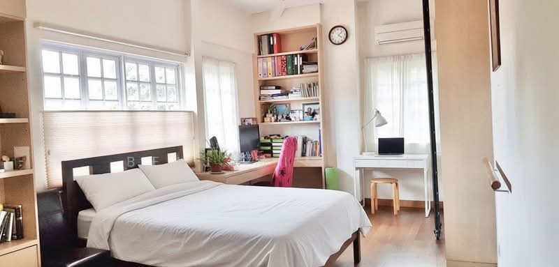 ORIG CORNER TERR NEAR PARK AND AMENITIES!!!, SERANGOON, LORONG CHUAN VICINITY, 4 Bedrooms, 2,500 sqft, Corner Terrace For Sale, by Benjamin Poh, 23554152 - PropertyGuru.com.sg