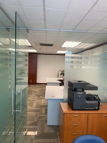 High Street Centre, 1 North Bridge Road, 550 sqft, Office For Sale, by Mohammad, 23556348 - 17-02 549 sqft renovatd furnishd 2 Dir Rms, 1 Gen area. RENT $2800 SALE $2250 PSF Owner 96316939 - CommercialGuru.com.sg