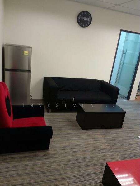 Peninsula Plaza, 111 North Bridge Road, 1,001 sqft, Office For Sale, by Mohammad, 23573818 - #17-03 1001 sqft Peninsula Plaza Sale $2750 PSF renovated furnished - Owner 96316939 - CommercialGuru.com.sg