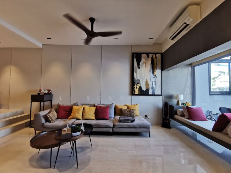 ❤️RARE SHOWFLAT LOOK HOME. FAMOUS DESIGNER. ALMOST SOLD!, Lorong Sarina, 5 Bedrooms, 3,400 sqft, Terraced House For Sale, by Li Rong Teh, 23582329 - PropertyGuru.com.sg