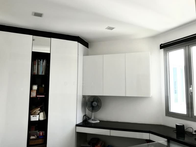Hillview Regency, 26 Bukit Batok East Avenue 2, 3 Bedrooms, 1,195 sqft, Condominium For Rent, by Becky Li, 23583084 - PropertyGuru.com.sg