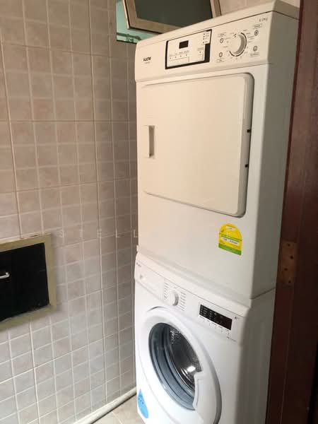 Langston Ville, 15 Kim Yam Road, Room Rental, 260 sqft, Apartment For Rent, by Stella Kuek, 23587876 - Washer & Dryer Provided - PropertyGuru.com.sg