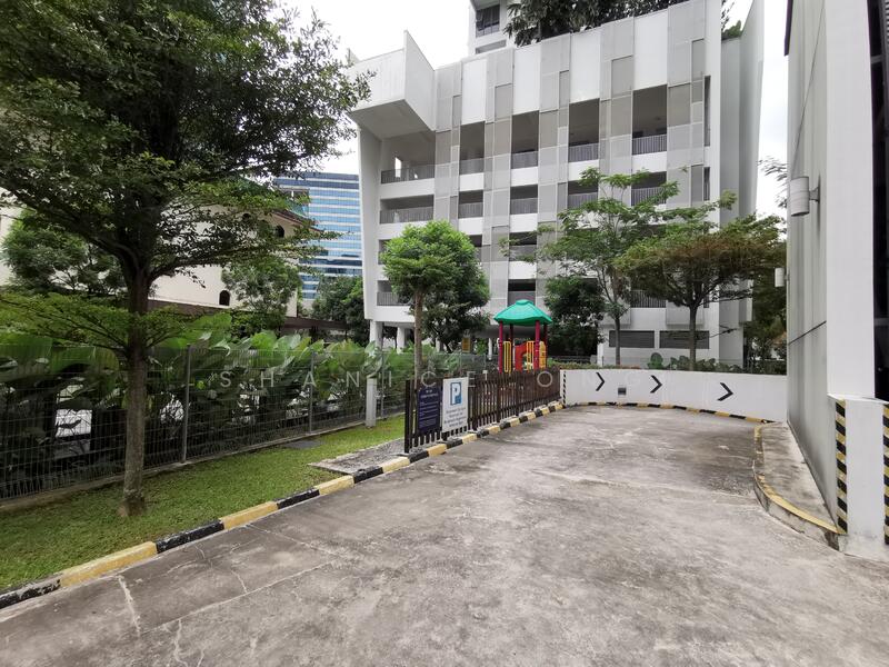 Driveway to the Carpark